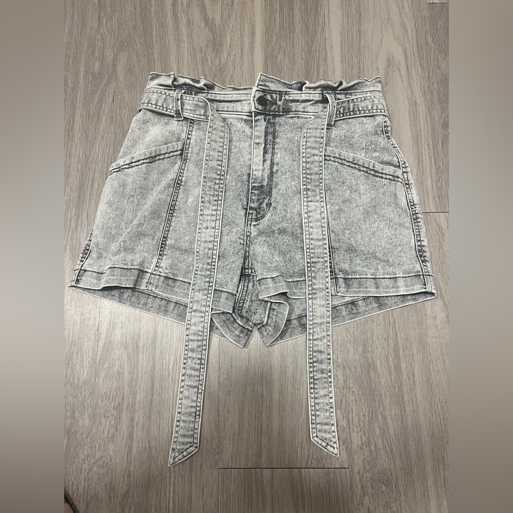 Universal Thread Jean Shorts - Picture 6 of 12